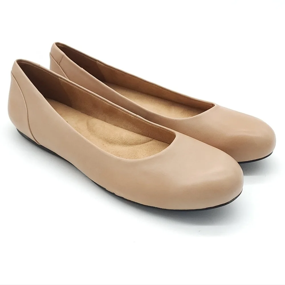 Softwalk Sonoma Women's Beige Slip on Casual Flats Shoes Size 11 Narrow